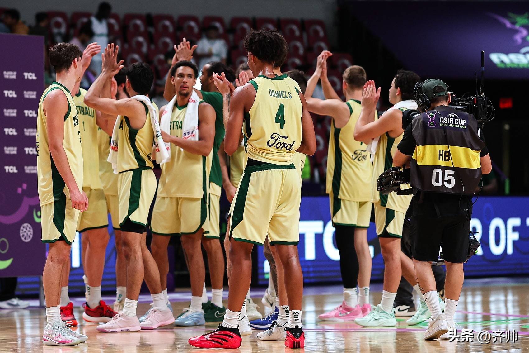 关于德布劳内巅峰对决，巴特勒与40激战澳大利亚队分钟，出色防守胜负难料！的信息手机游戏下载平台