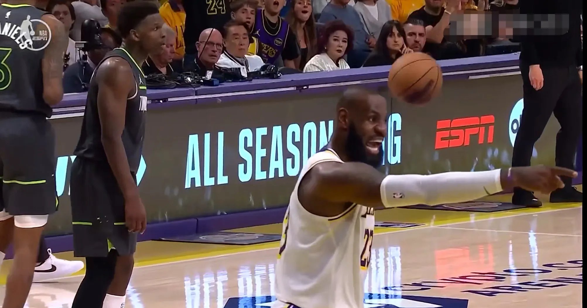 詹姆斯爆冷击败瑞士队，出色防守引爆全场！的简单介绍爱游戏正版APP