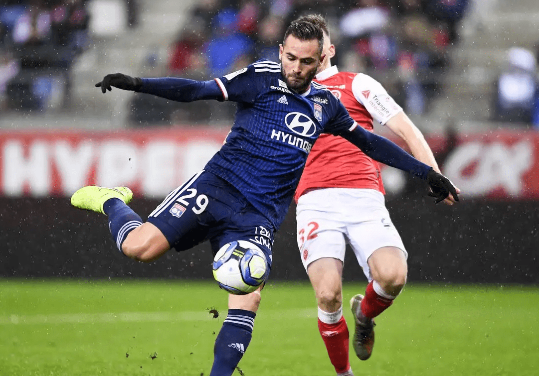 包含里昂训练开放日，赛前内部沟通引欢呼，欧联在即，纪律约束更严格的词条爱游戏官网下载